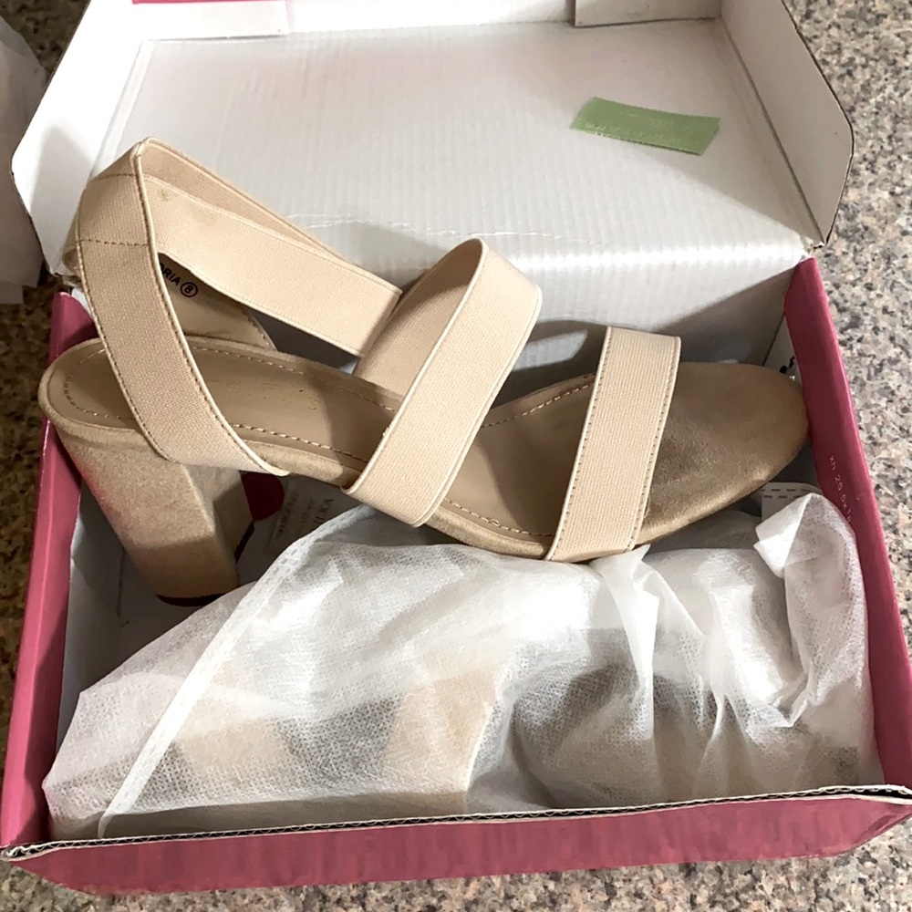 Dream pairs chunk heel size 8 NEVER WORN